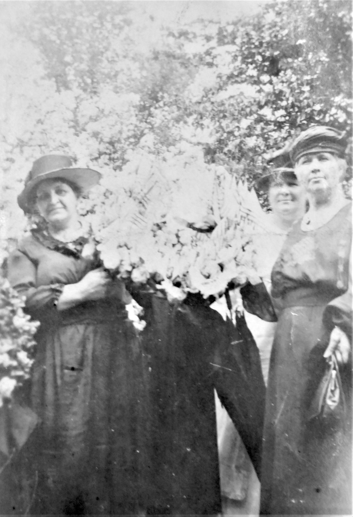 Floyd GAR grave decoration